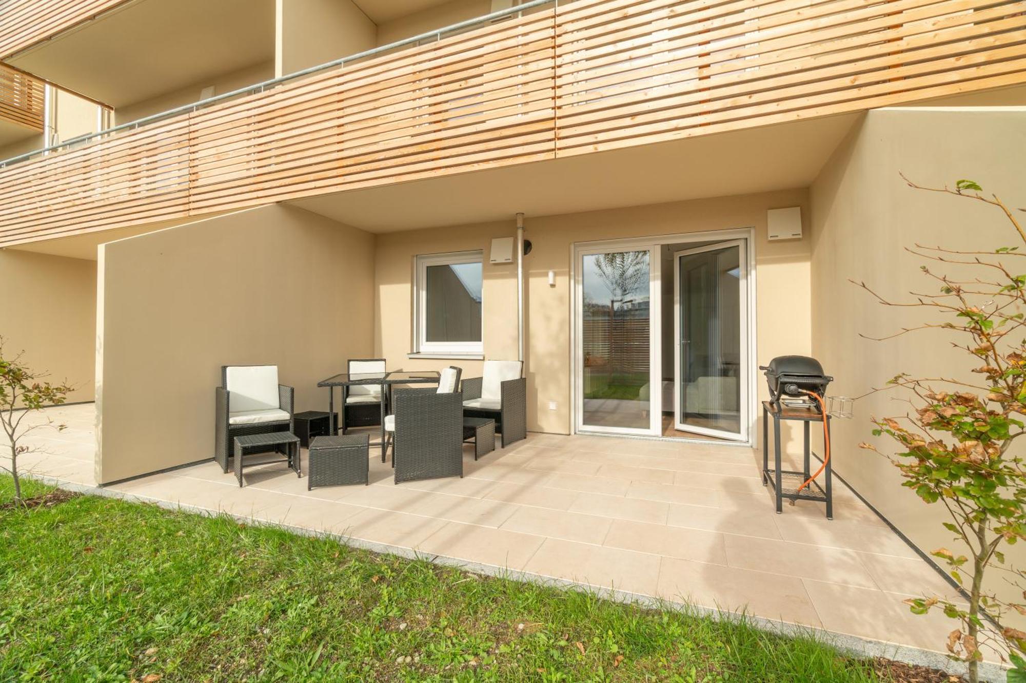 Gartenlounge In *